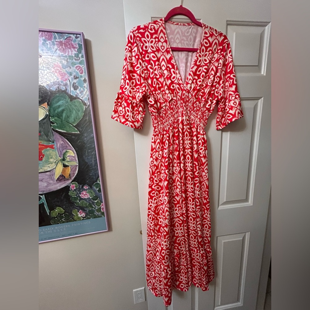 MIDI Red and White V-Neck Sundress with Bell Sleeves
FLOWY & soft. Brand new.